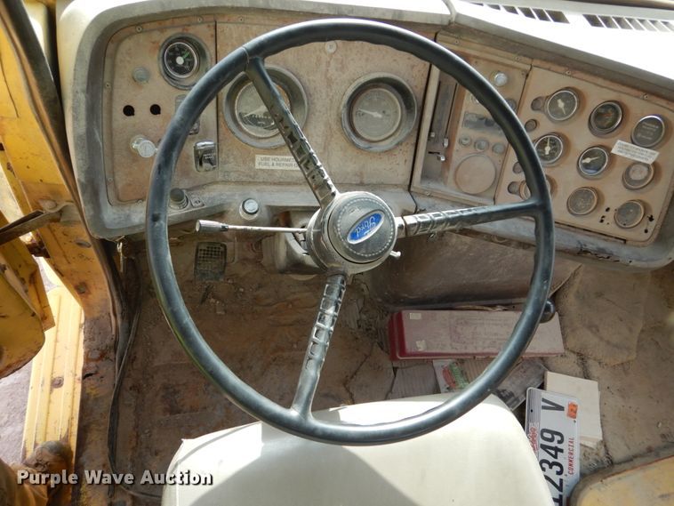 image for item EC9164 1979 Ford 9000 flatbed truck