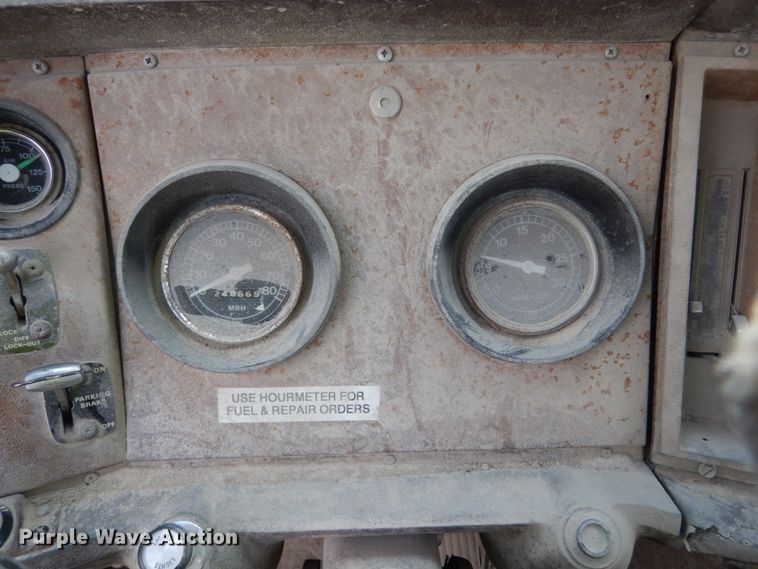 image for item EC9164 1979 Ford 9000 flatbed truck