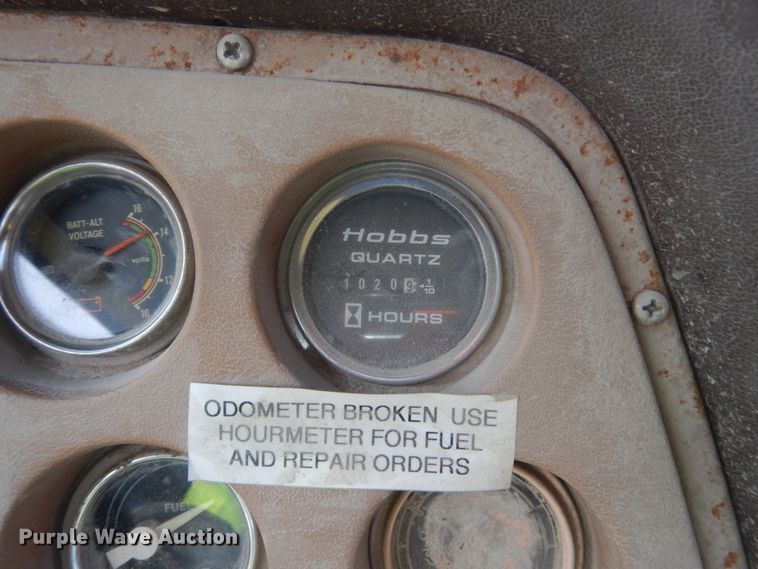 image for item EC9164 1979 Ford 9000 flatbed truck