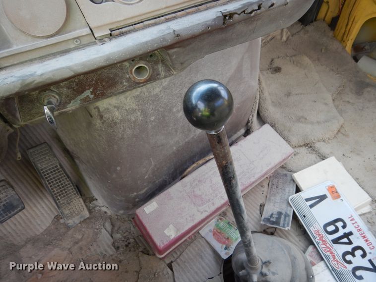 image for item EC9164 1979 Ford 9000 flatbed truck