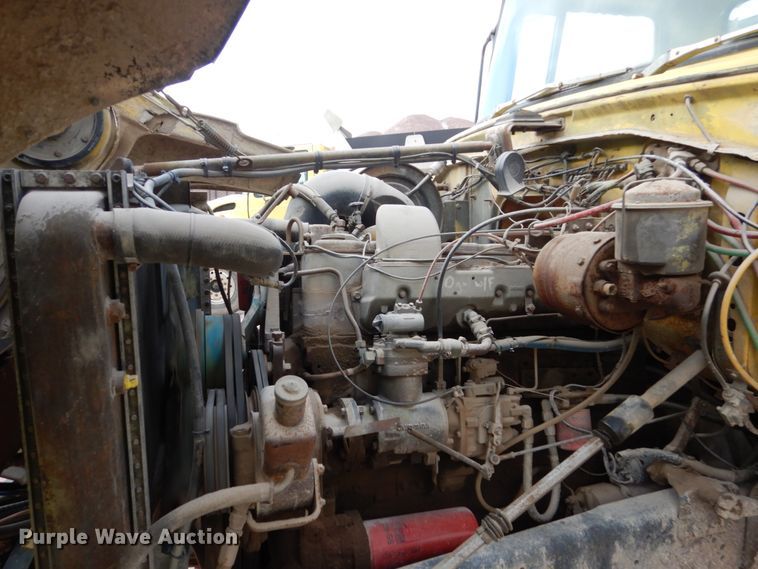 image for item EC9164 1979 Ford 9000 flatbed truck