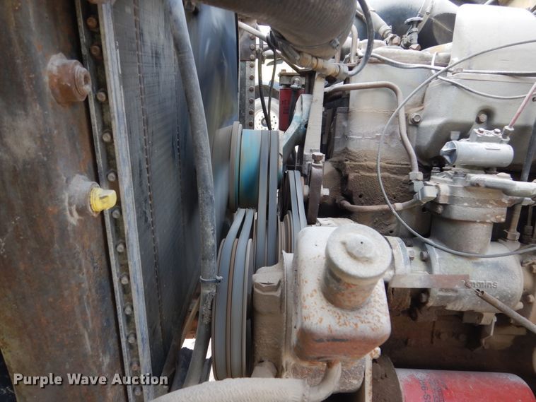 image for item EC9164 1979 Ford 9000 flatbed truck