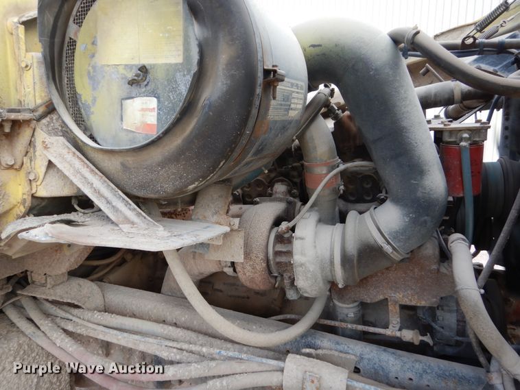 image for item EC9164 1979 Ford 9000 flatbed truck