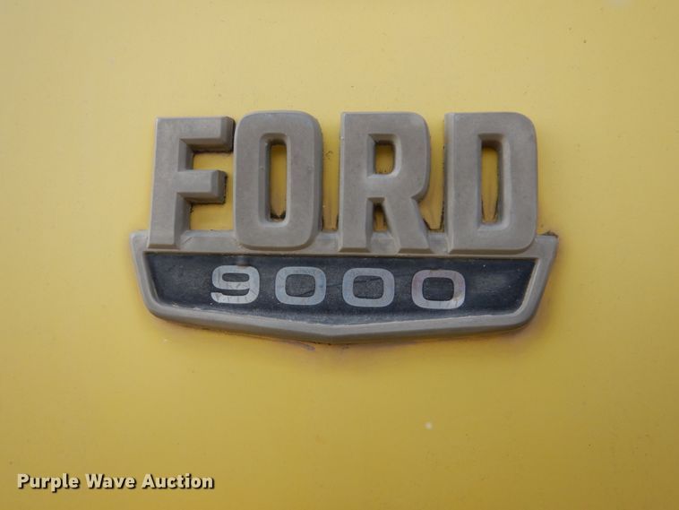 image for item EC9164 1979 Ford 9000 flatbed truck