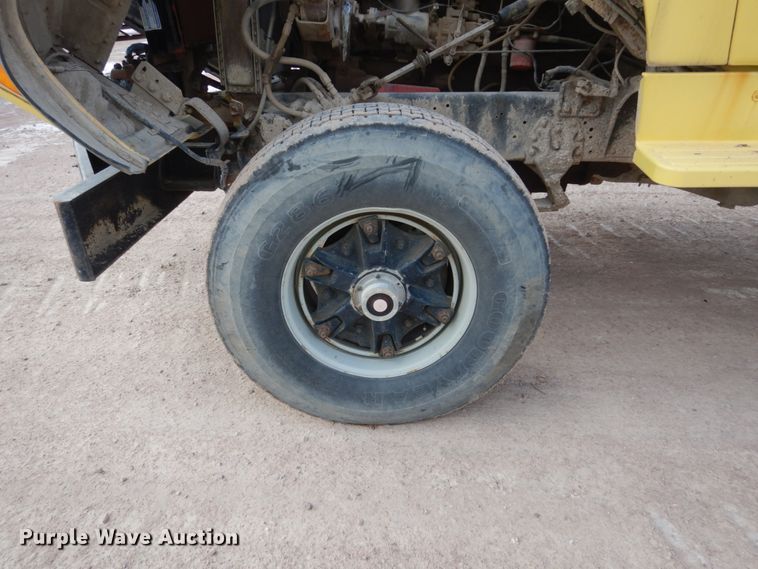 image for item EC9164 1979 Ford 9000 flatbed truck