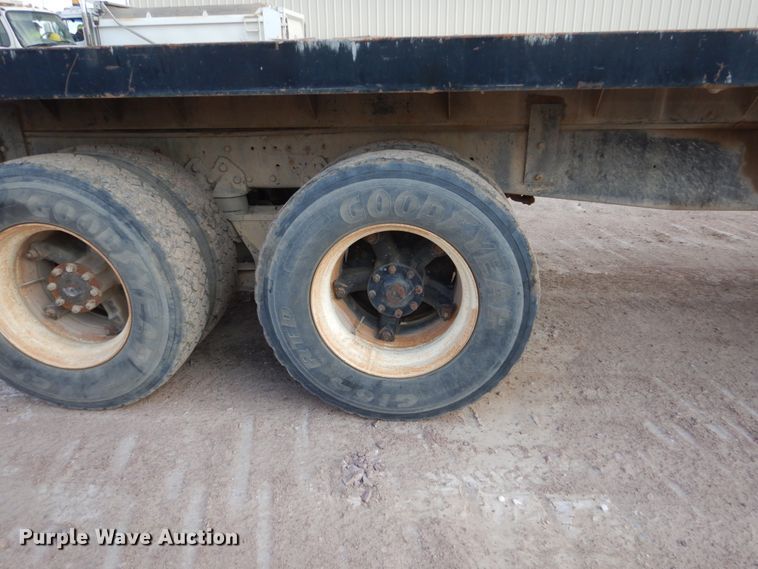 image for item EC9164 1979 Ford 9000 flatbed truck