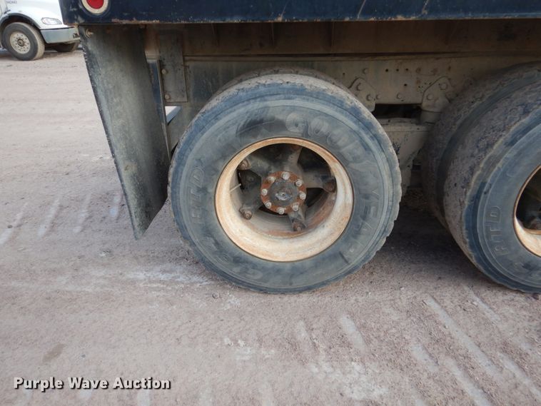 image for item EC9164 1979 Ford 9000 flatbed truck