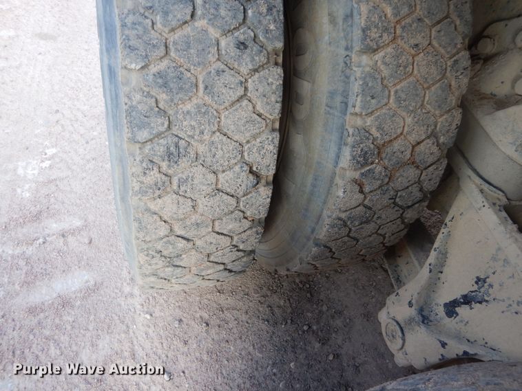 image for item EC9164 1979 Ford 9000 flatbed truck