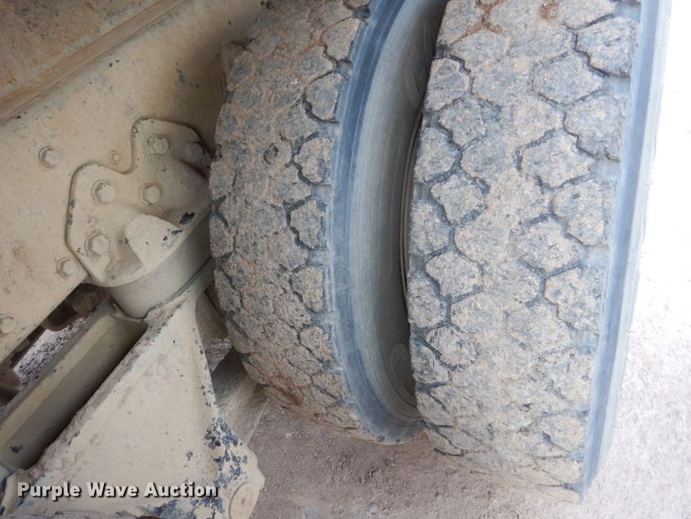 image for item EC9164 1979 Ford 9000 flatbed truck