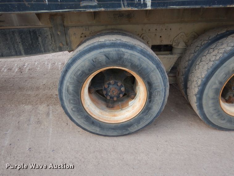 image for item EC9164 1979 Ford 9000 flatbed truck