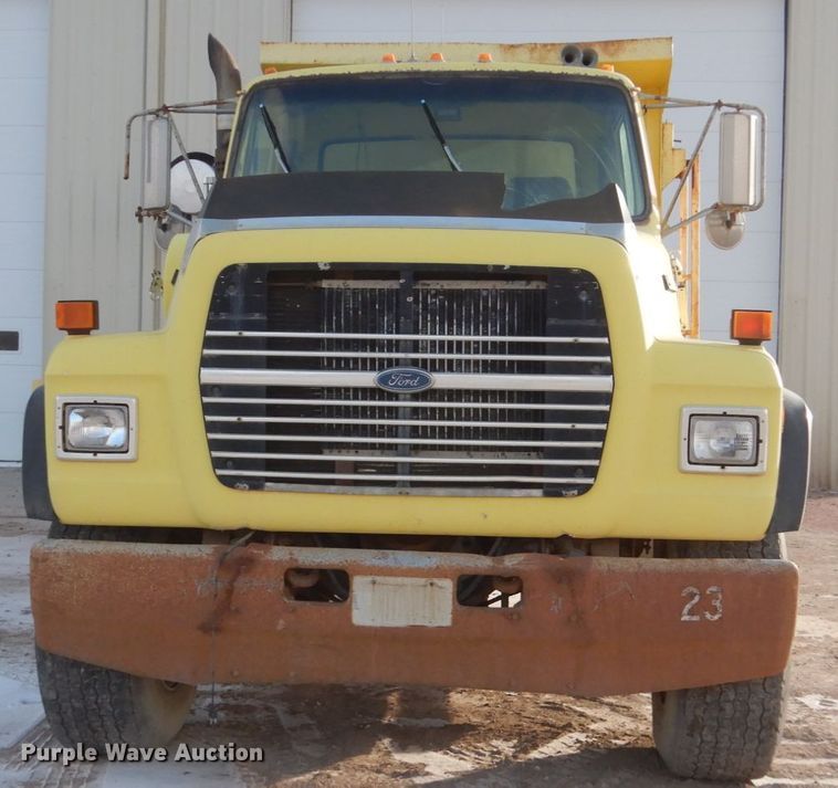 image for item EC9167 1991 Ford LT9000 dump truck
