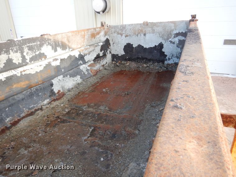 image for item EC9167 1991 Ford LT9000 dump truck