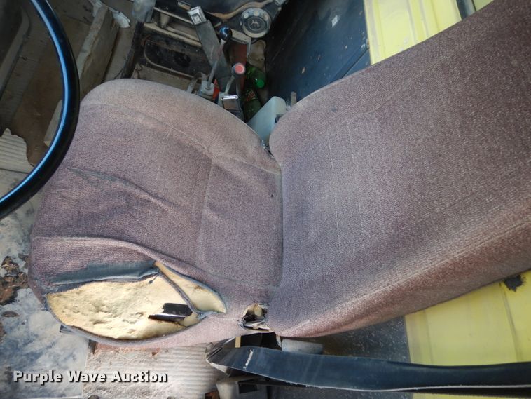 image for item EC9167 1991 Ford LT9000 dump truck