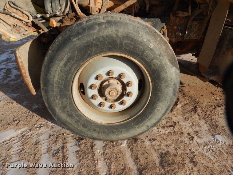 image for item EC9167 1991 Ford LT9000 dump truck