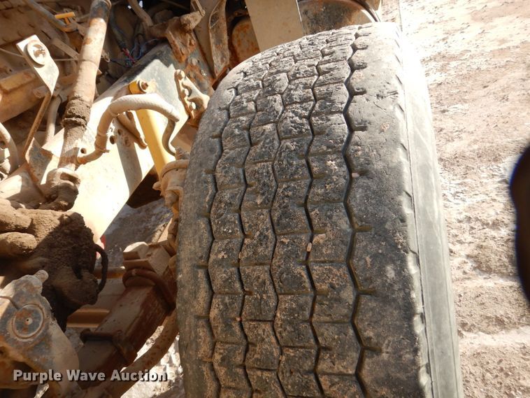 image for item EC9167 1991 Ford LT9000 dump truck