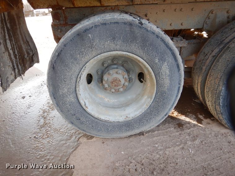 image for item EC9167 1991 Ford LT9000 dump truck