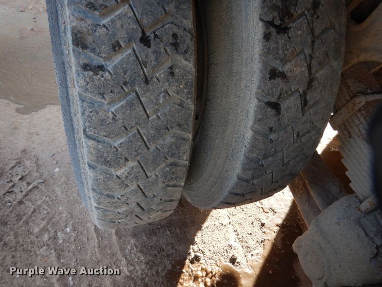 image for item EC9167 1991 Ford LT9000 dump truck