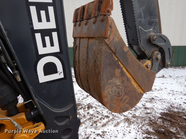 image for item EC9173 2015 John Deere 410L backhoe