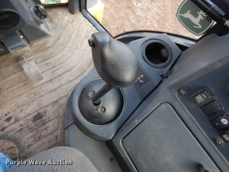 image for item EC9173 2015 John Deere 410L backhoe