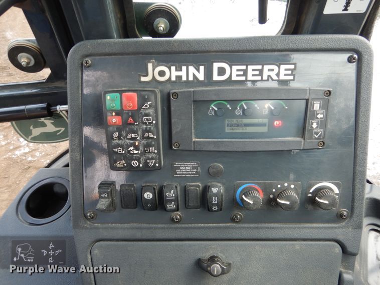 image for item EC9173 2015 John Deere 410L backhoe