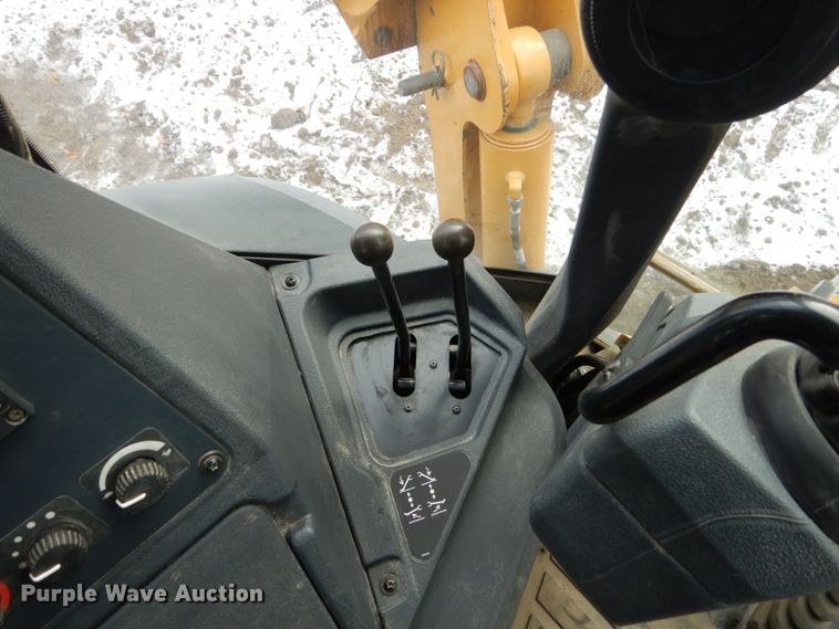 image for item EC9173 2015 John Deere 410L backhoe