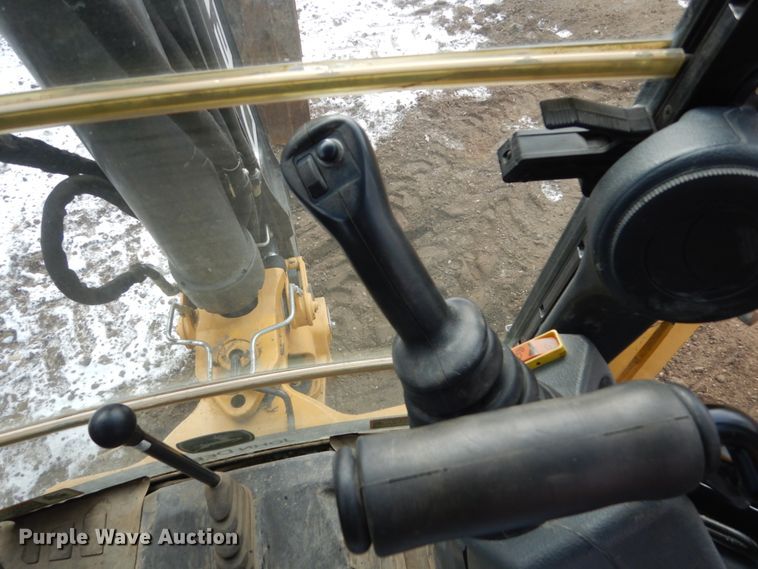 image for item EC9173 2015 John Deere 410L backhoe