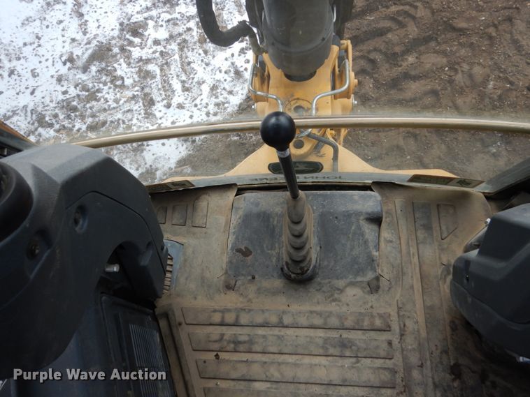 image for item EC9173 2015 John Deere 410L backhoe