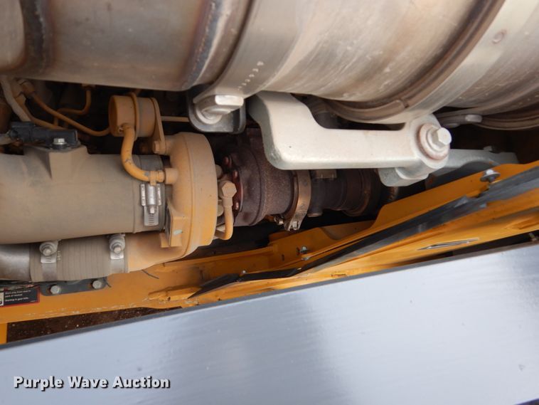 image for item EC9173 2015 John Deere 410L backhoe