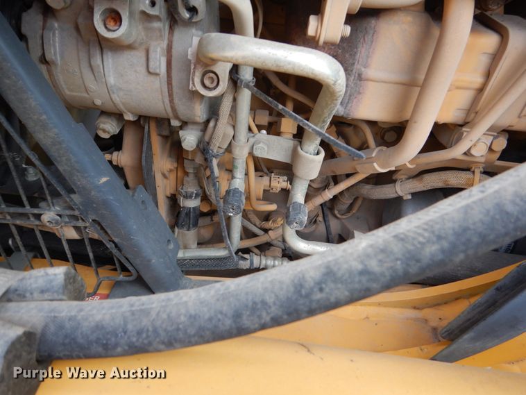 image for item EC9173 2015 John Deere 410L backhoe