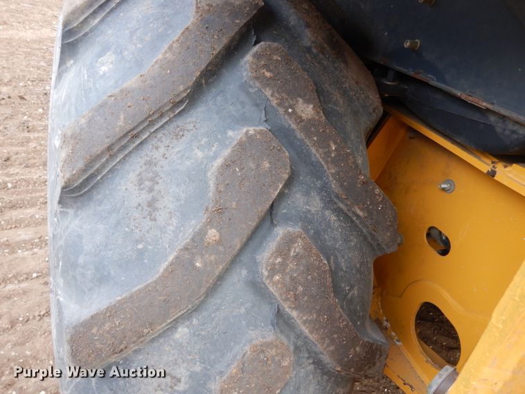 image for item EC9173 2015 John Deere 410L backhoe