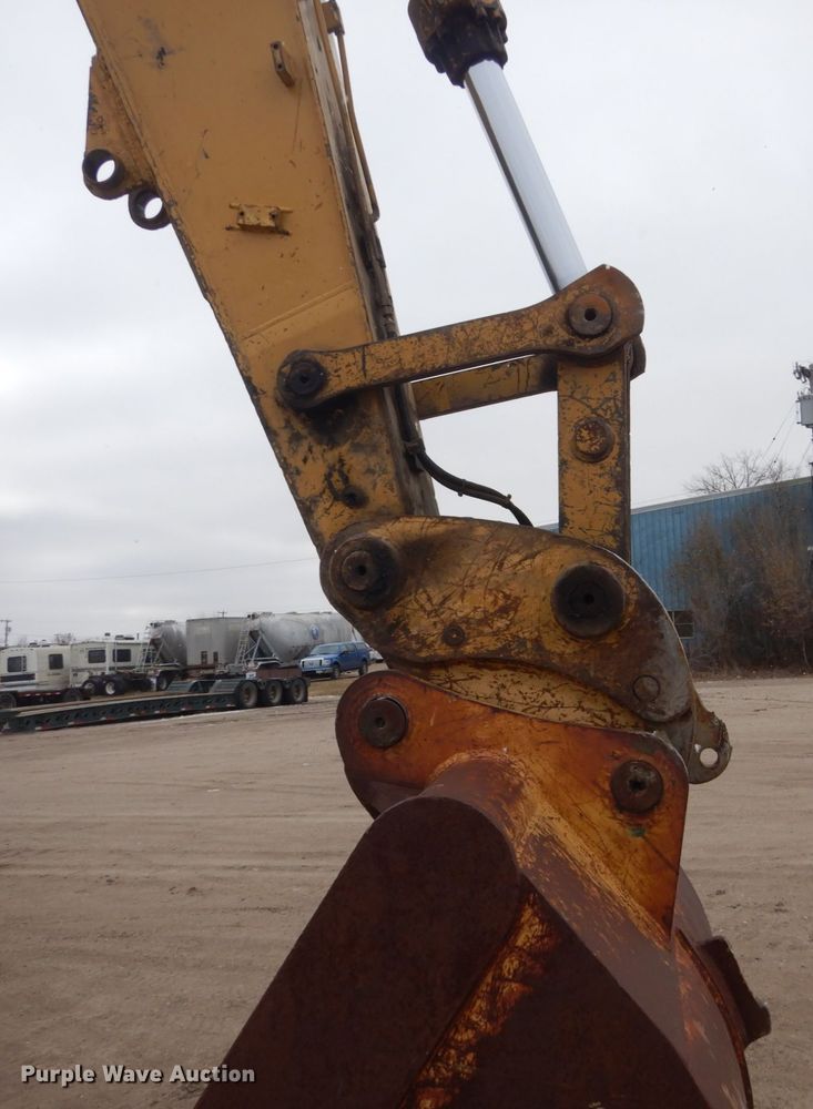 image for item EC9235 2005 Caterpillar 330C L excavator