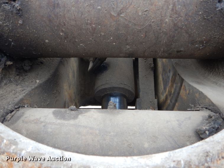 image for item EC9235 2005 Caterpillar 330C L excavator