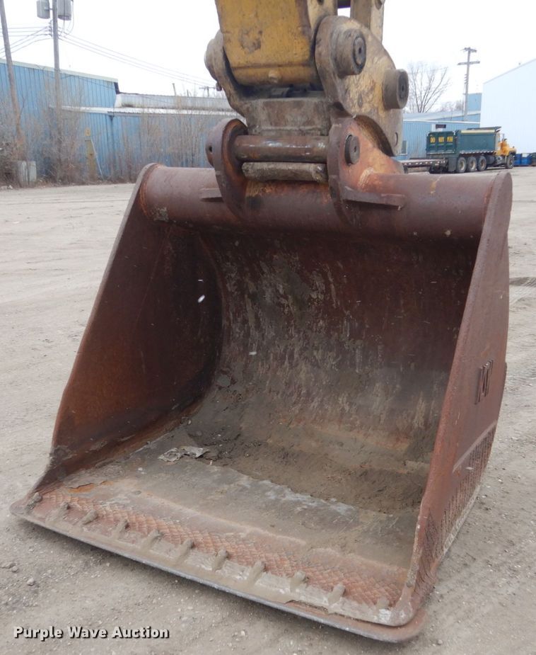 image for item EC9235 2005 Caterpillar 330C L excavator