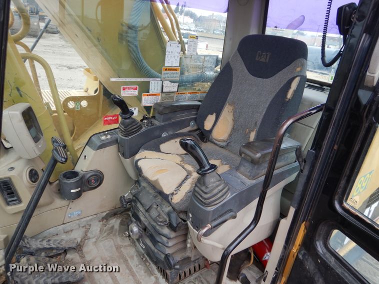 image for item EC9235 2005 Caterpillar 330C L excavator