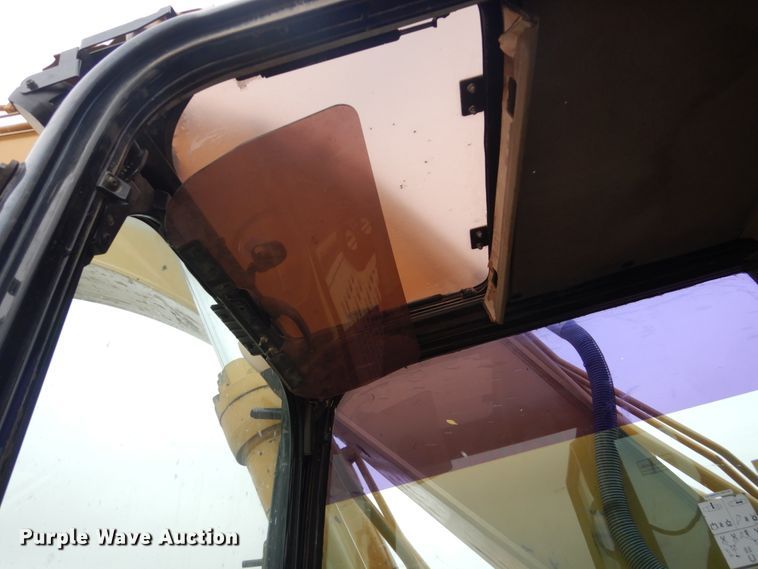 image for item EC9235 2005 Caterpillar 330C L excavator