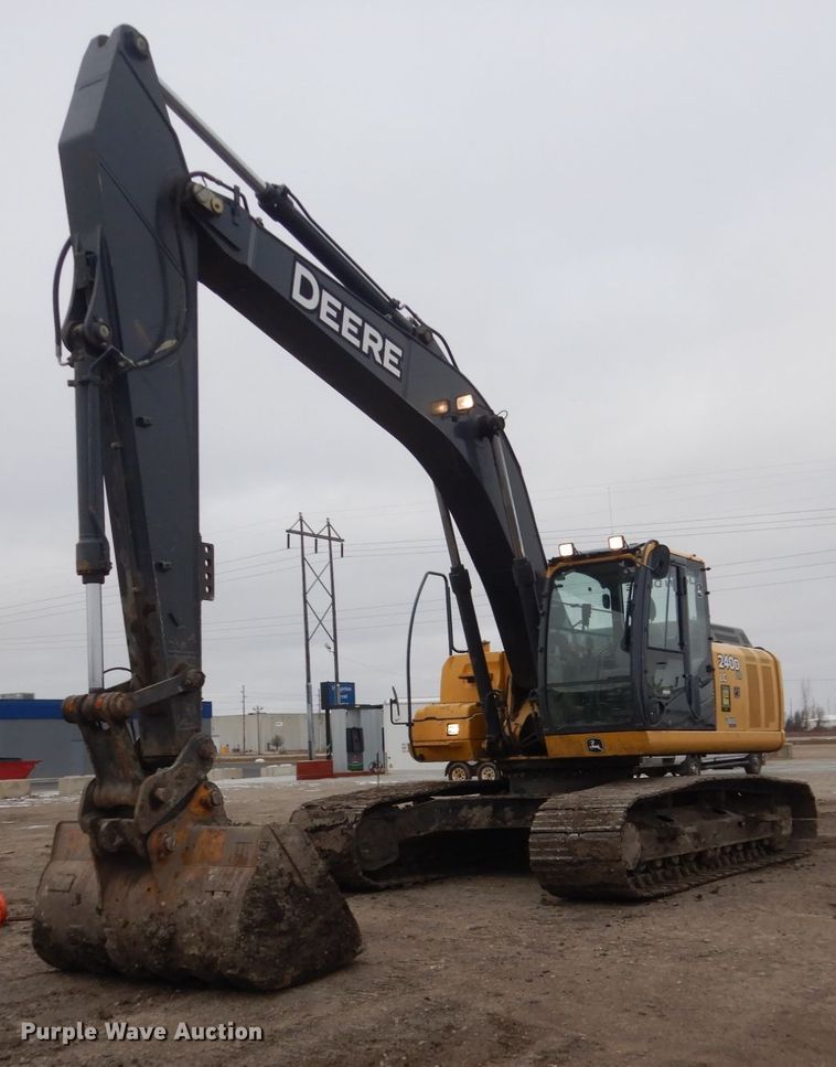 image for item EC9236 2006 John Deere 240D LC excavator