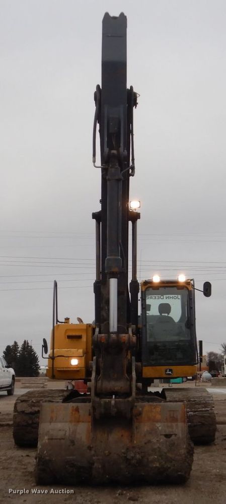 image for item EC9236 2006 John Deere 240D LC excavator