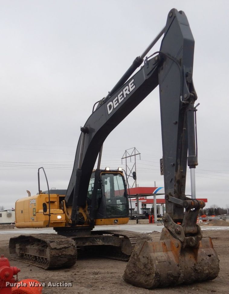 image for item EC9236 2006 John Deere 240D LC excavator