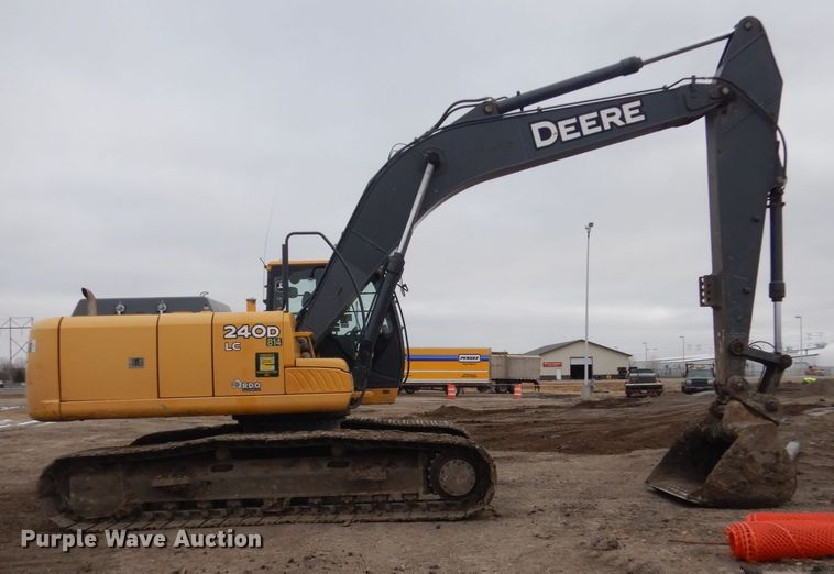 image for item EC9236 2006 John Deere 240D LC excavator