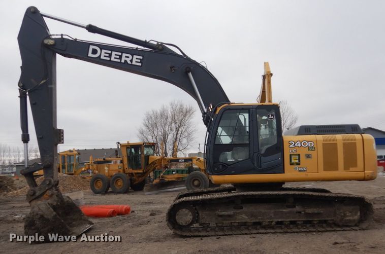 image for item EC9236 2006 John Deere 240D LC excavator