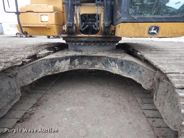 image for item EC9236 2006 John Deere 240D LC excavator