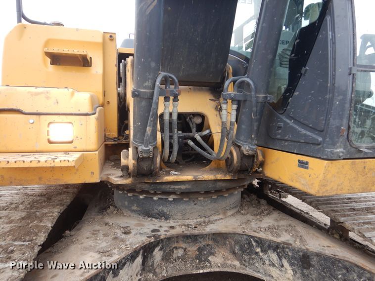 image for item EC9236 2006 John Deere 240D LC excavator