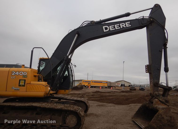 image for item EC9236 2006 John Deere 240D LC excavator