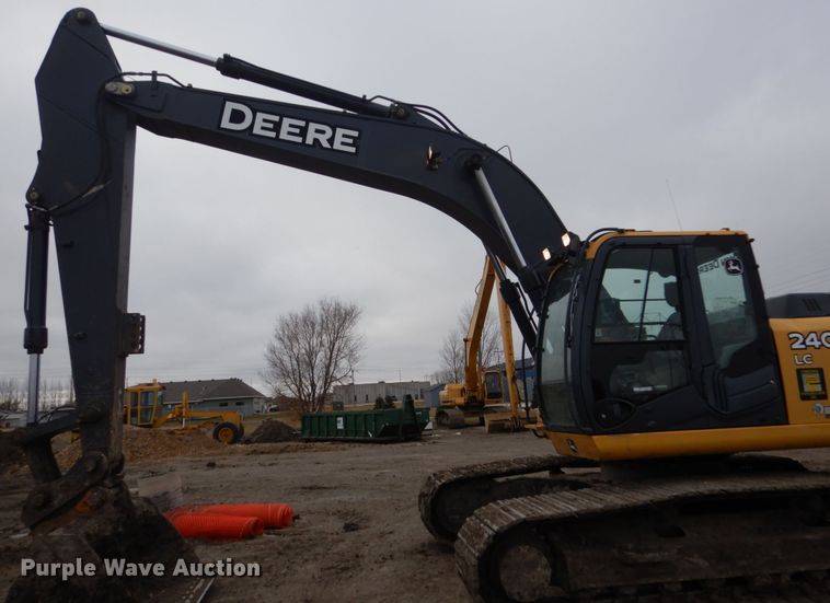 image for item EC9236 2006 John Deere 240D LC excavator