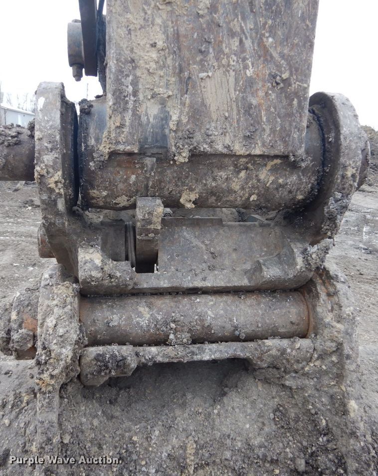 image for item EC9236 2006 John Deere 240D LC excavator