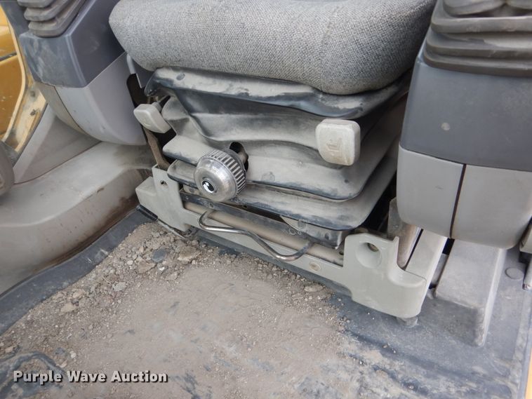 image for item EC9236 2006 John Deere 240D LC excavator