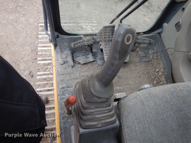 image for item EC9236 2006 John Deere 240D LC excavator