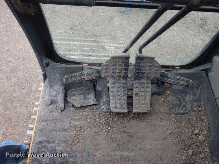 image for item EC9236 2006 John Deere 240D LC excavator