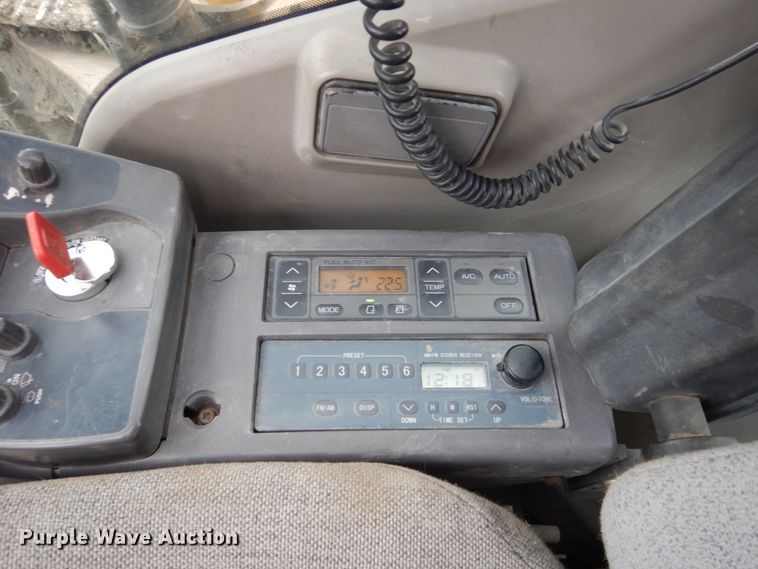 image for item EC9236 2006 John Deere 240D LC excavator