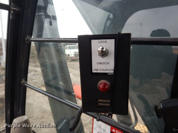 image for item EC9236 2006 John Deere 240D LC excavator